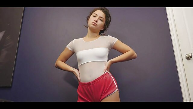 HD :  Smuk europæisk brunette tøs har brug for mindst fire store hakker Gratis porno film 