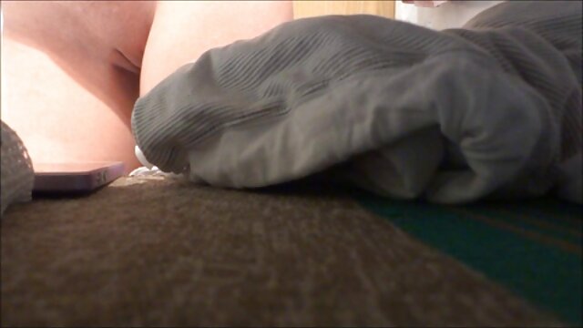HD :  Blondine med fuld barm giver et lækkert blowjob i POV-stil Gratis porno film 