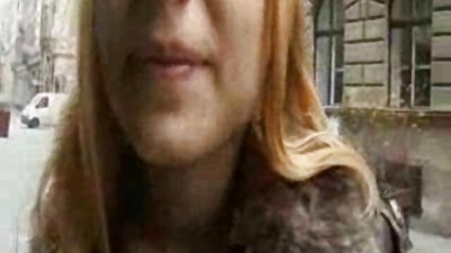 HD :  Forførende diva giver anal tilfredsstillelse til kæresten med strapon Gratis porno film 