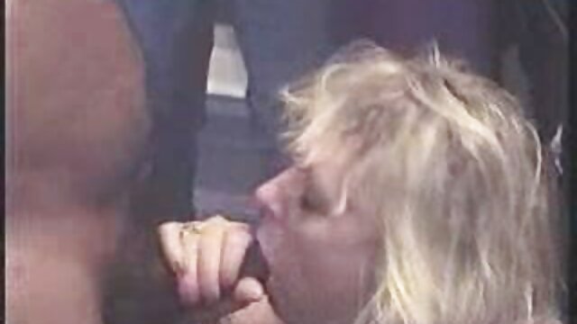HD :  Smuk stripper med tatoveret krop nyder fantastisk sex Gratis porno film 