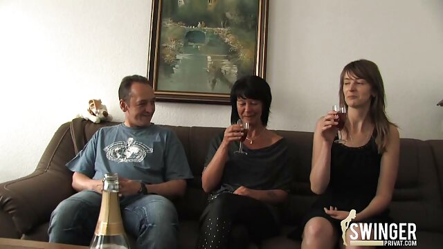 HD :  Sulten skat ved navn Moka Mora glæder sin liderlige herre Gratis porno film 