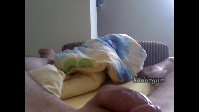 HD :  Nympho-kone, der blev bandet af mand og hans bedste venner Gratis porno film 