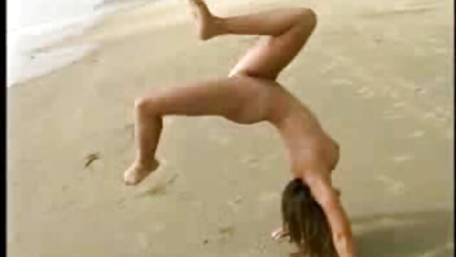 HD :  Barbie tog tøjet ned og stedbror fik hende til at nå orgasme Gratis porno film 