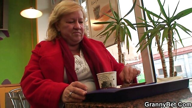 HD :  Amatør MILF får filmet nogle af sine mundtlige færdigheder Gratis porno film 