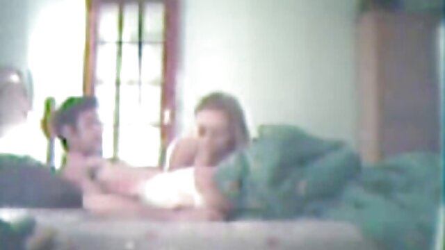HD :  Uanstændig collegepige spreder ben for at læreren skal være klasseformand Gratis porno film 