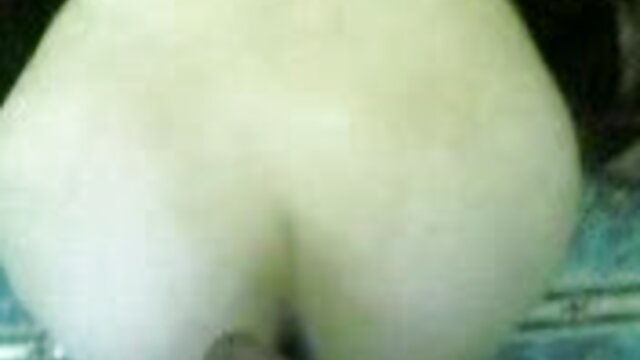 HD :  Liderlige blonde lesbiske næver hinandens tosser Gratis porno film 