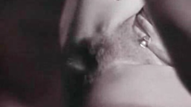 HD :  Asiatisk pige med kort hår og tatoveringer kan lide strømper og sex Gratis porno film 