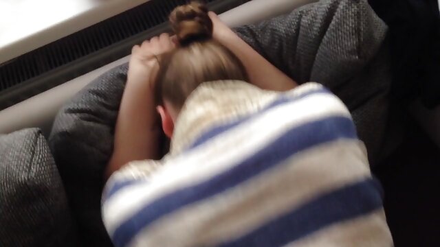 HD :  Umættelig teenager pænt facefucked af fire frække hingste Gratis porno film 
