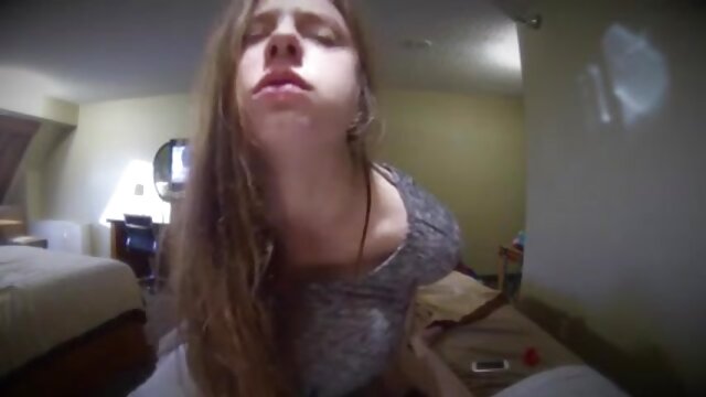 HD :  Mager lille teenagepige rider på en fin pik Gratis porno film 