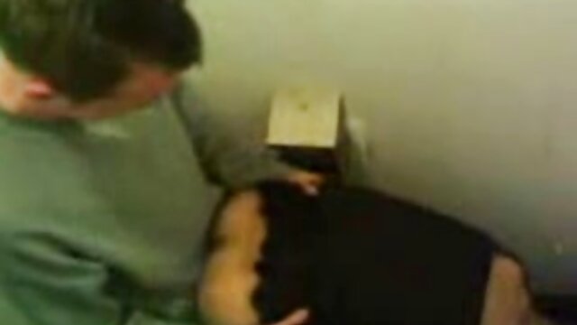 HD :  Michelle Martinez tager den røde kjole af, når hun bliver knust Gratis porno film 