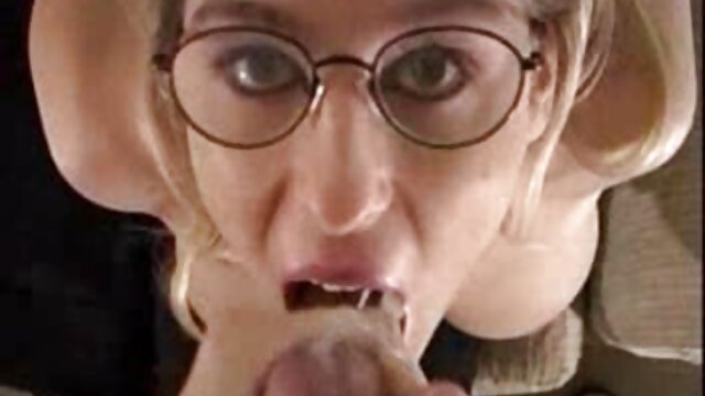 HD :  Den store forførerske Sofi Ryan er ude efter nogle gode pik Gratis porno film 
