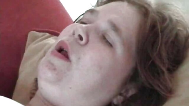 HD :  Elegant chick knepper en anden fyr efter at have slået op med sin kæreste Gratis porno film 