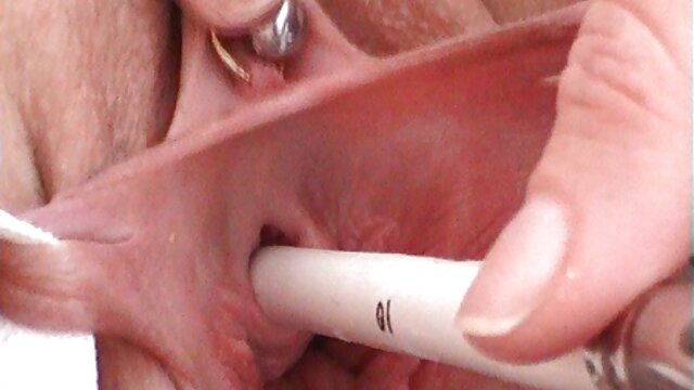 HD :  Ung blondine lærer nye ting af disse to lærere Gratis porno film 