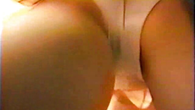 HD :  Vixen med herlige bryster knepper på sofaen Gratis porno film 